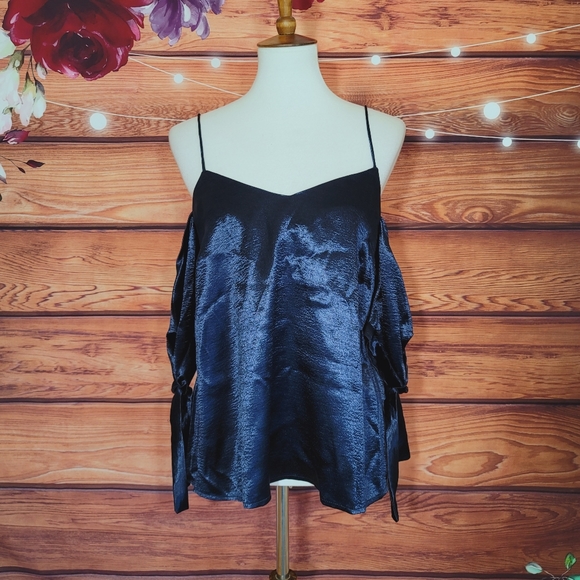 3/$15 NWT Anthropologie Silence + Noise Navy Marin Cold Shoulder Top - Picture 4 of 7